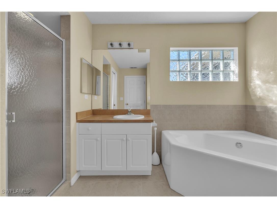 916 NE 4th Place Cape Coral FL 33909 226005851 image26