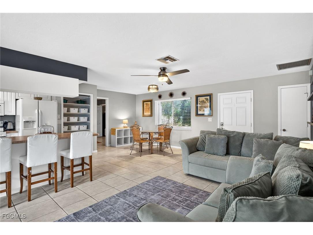 916 SE 31st Lane Cape Coral FL 33904 2026006233 image1