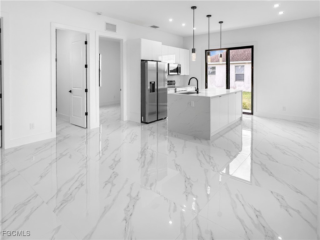 916 Sara Avenue N Lehigh Acres FL 33971 2025020381 image2