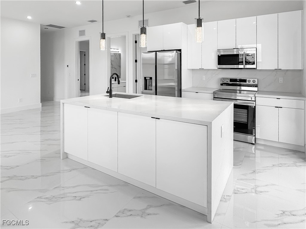 916 Sara Avenue N Lehigh Acres FL 33971 2025020381 image5