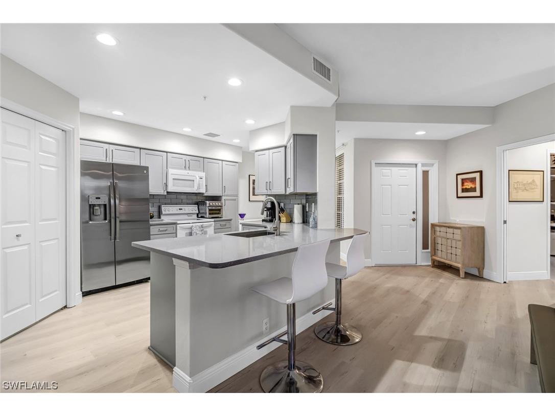 9160 Southmont Cove #201 Fort Myers FL 33908 223095702 image1