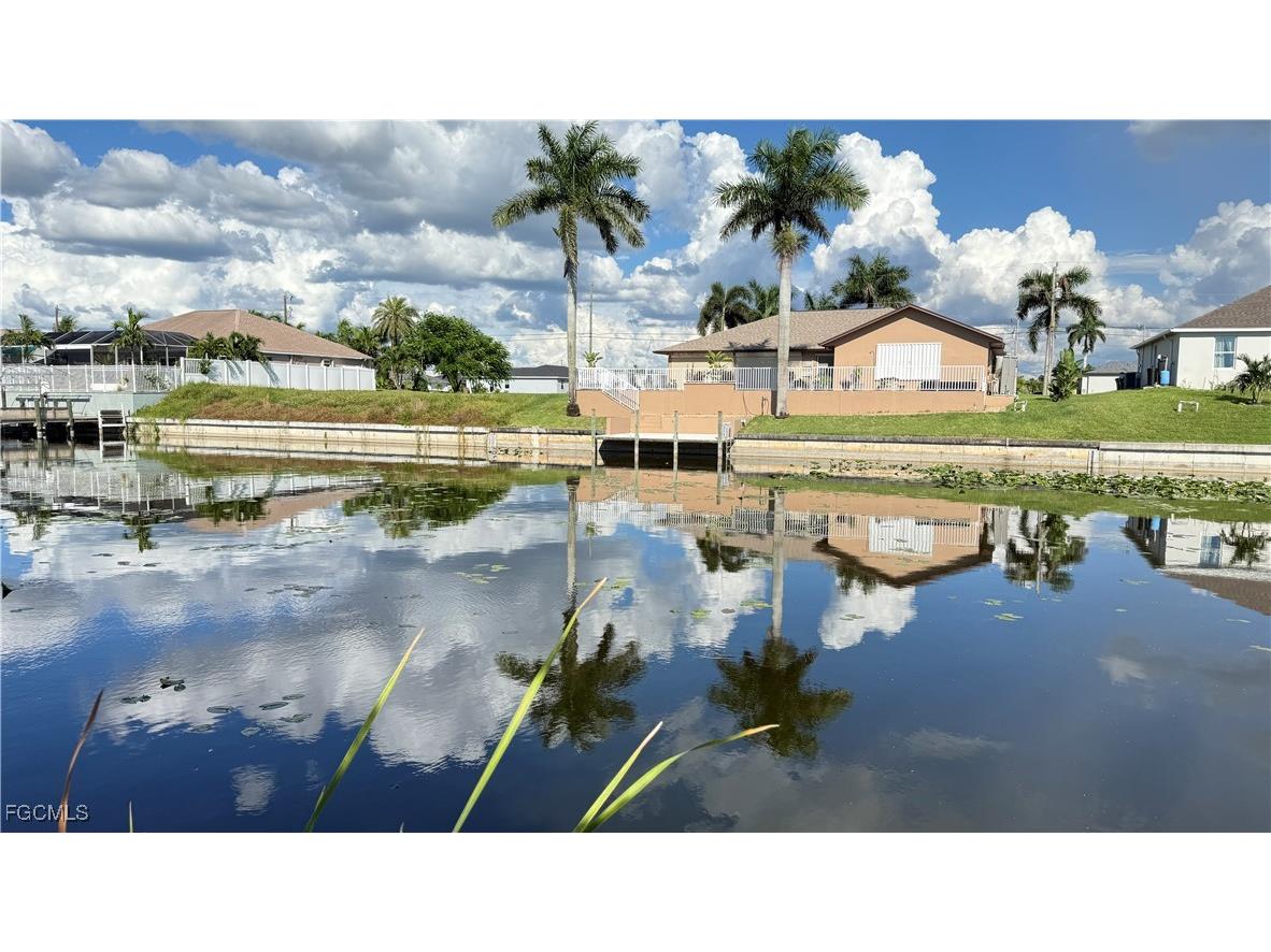 917 NW 3rd Place Cape Coral FL 33993 2025011711 image1