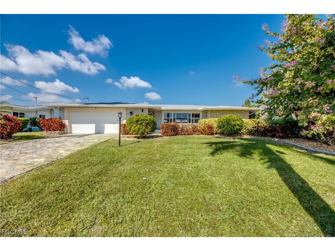 917 SE 43rd Terrace Cape Coral FL 33904 2026007068 image1