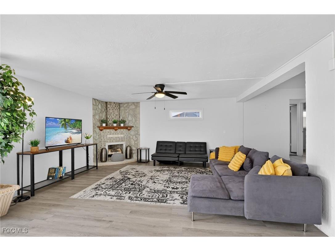 918 SE 35th Street Cape Coral FL 33904 2025025832 image2