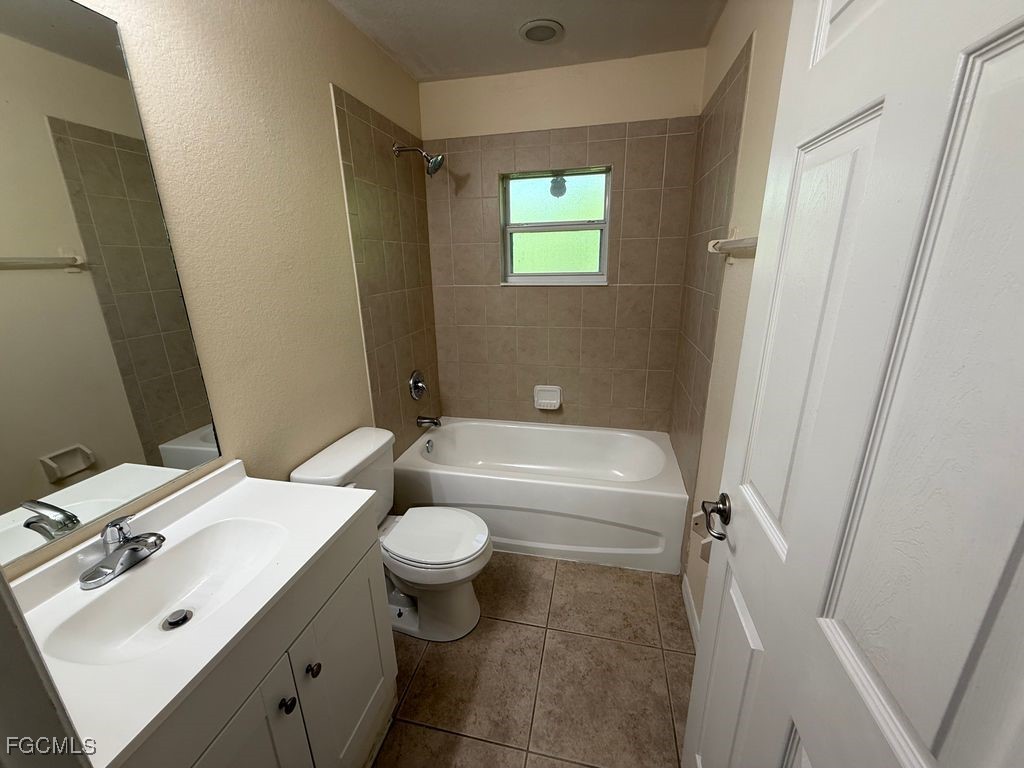 919 Berg Street E Lehigh Acres FL 33974 2025015044 image10