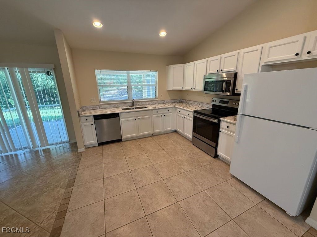 919 Berg Street E Lehigh Acres FL 33974 2025015044 image3