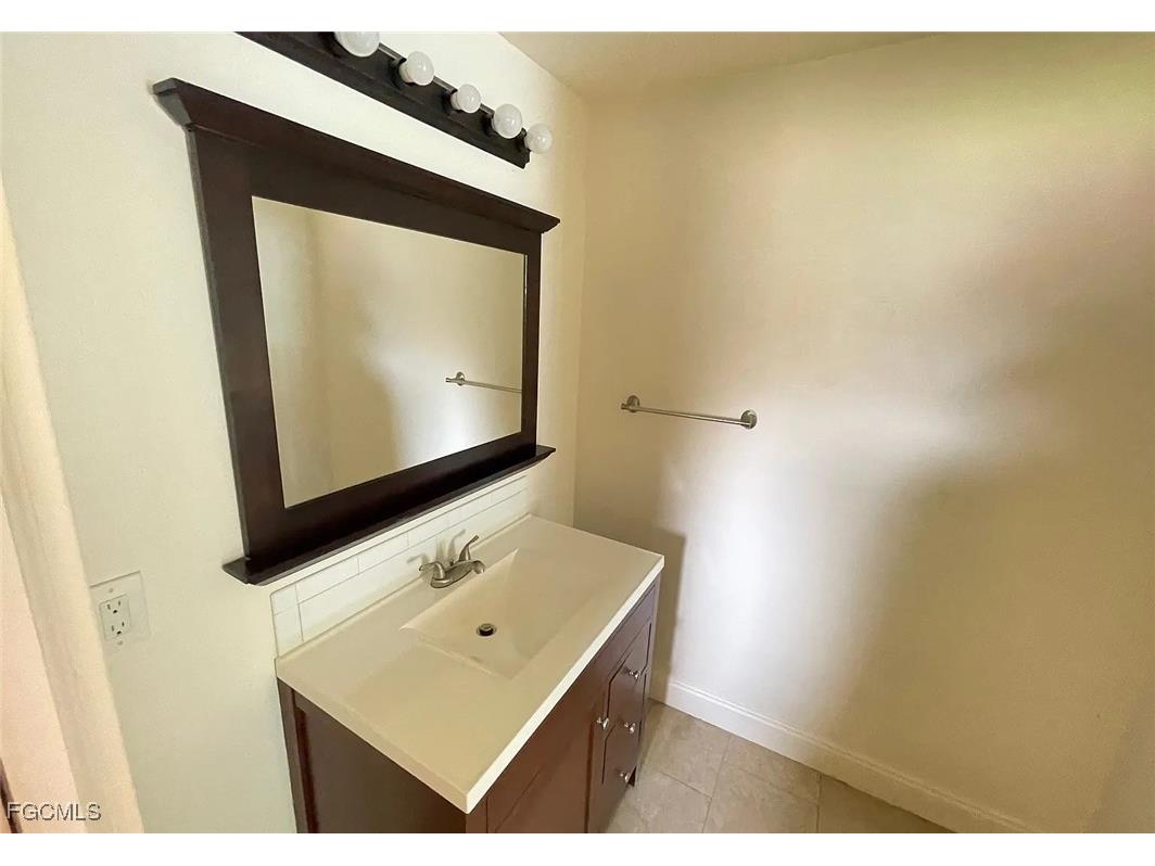 919 SE 21st Lane Cape Coral FL 33990 2025021310 image6