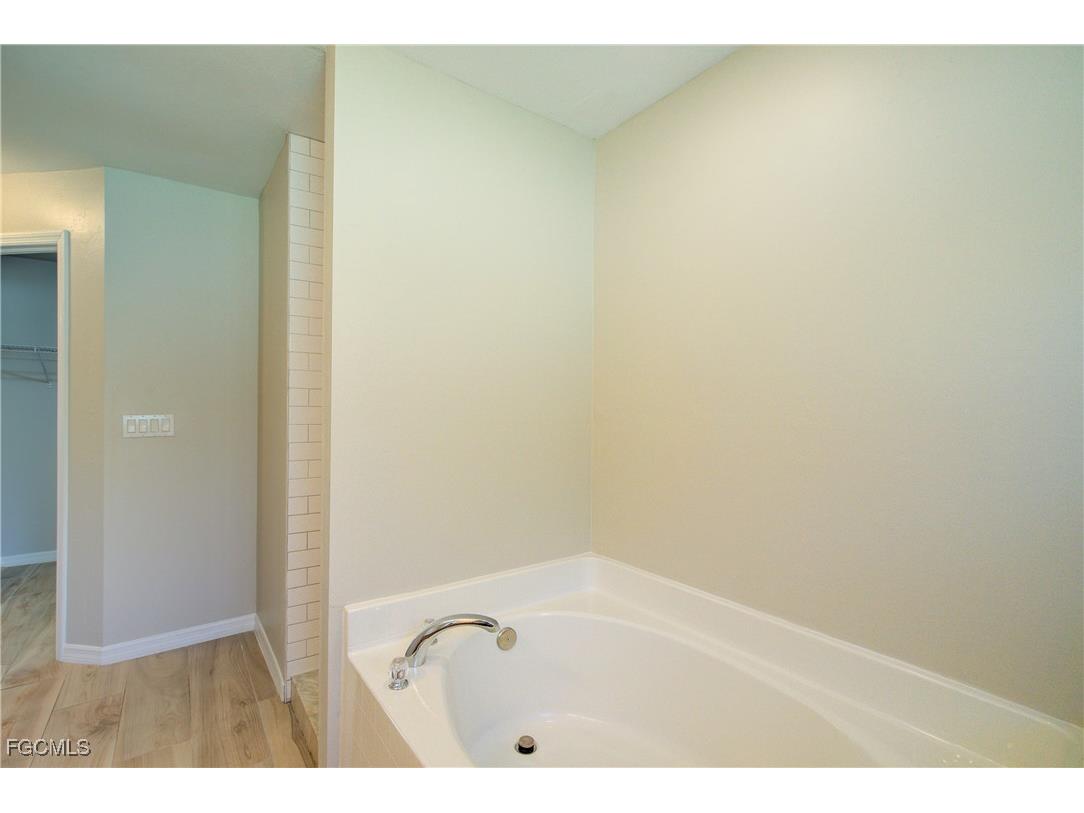 919 SW 15th Place Cape Coral FL 33991 2025021850 image24