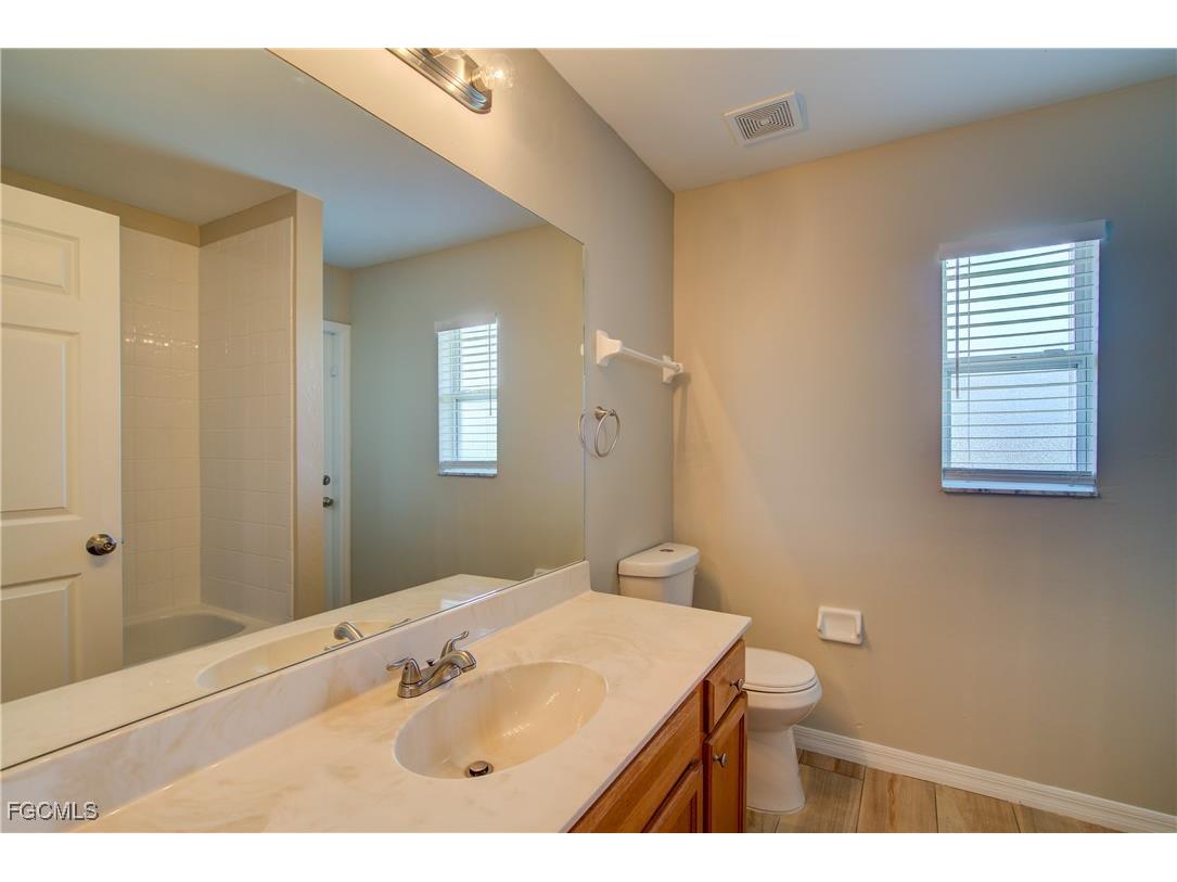 919 SW 15th Place Cape Coral FL 33991 2025021850 image31