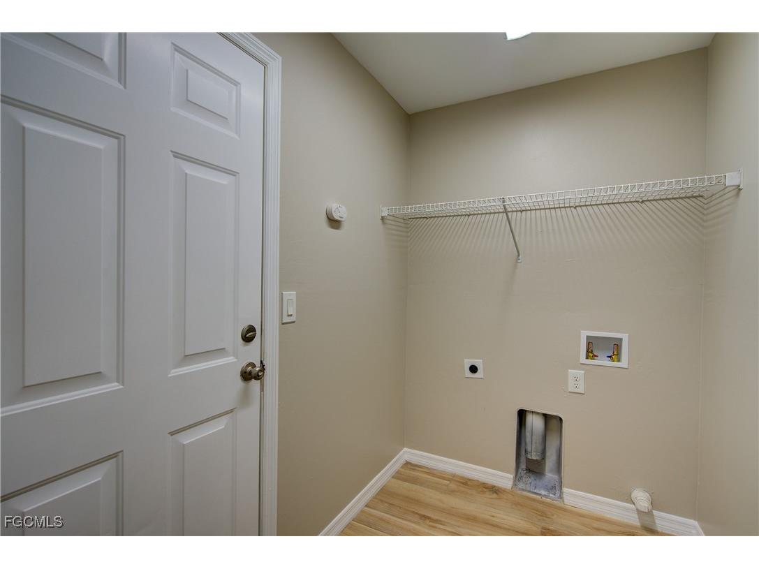 919 SW 15th Place Cape Coral FL 33991 2025021850 image32