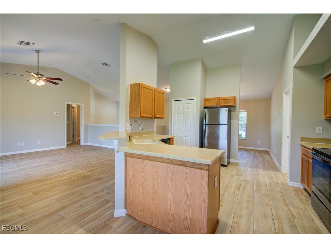 919 SW 15th Place Cape Coral FL 33991 2025021850 image8