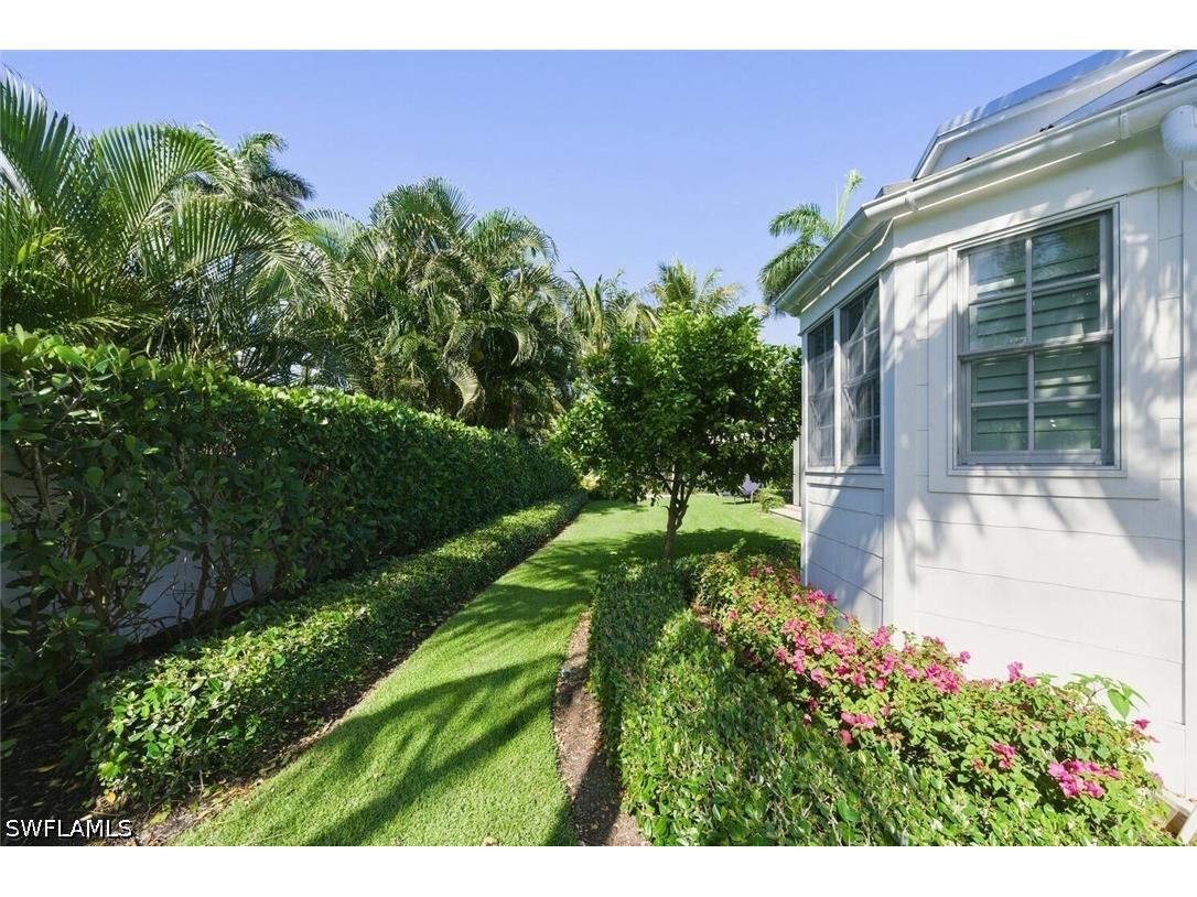 92 10th Avenue S Naples FL 34102 226009549 image40
