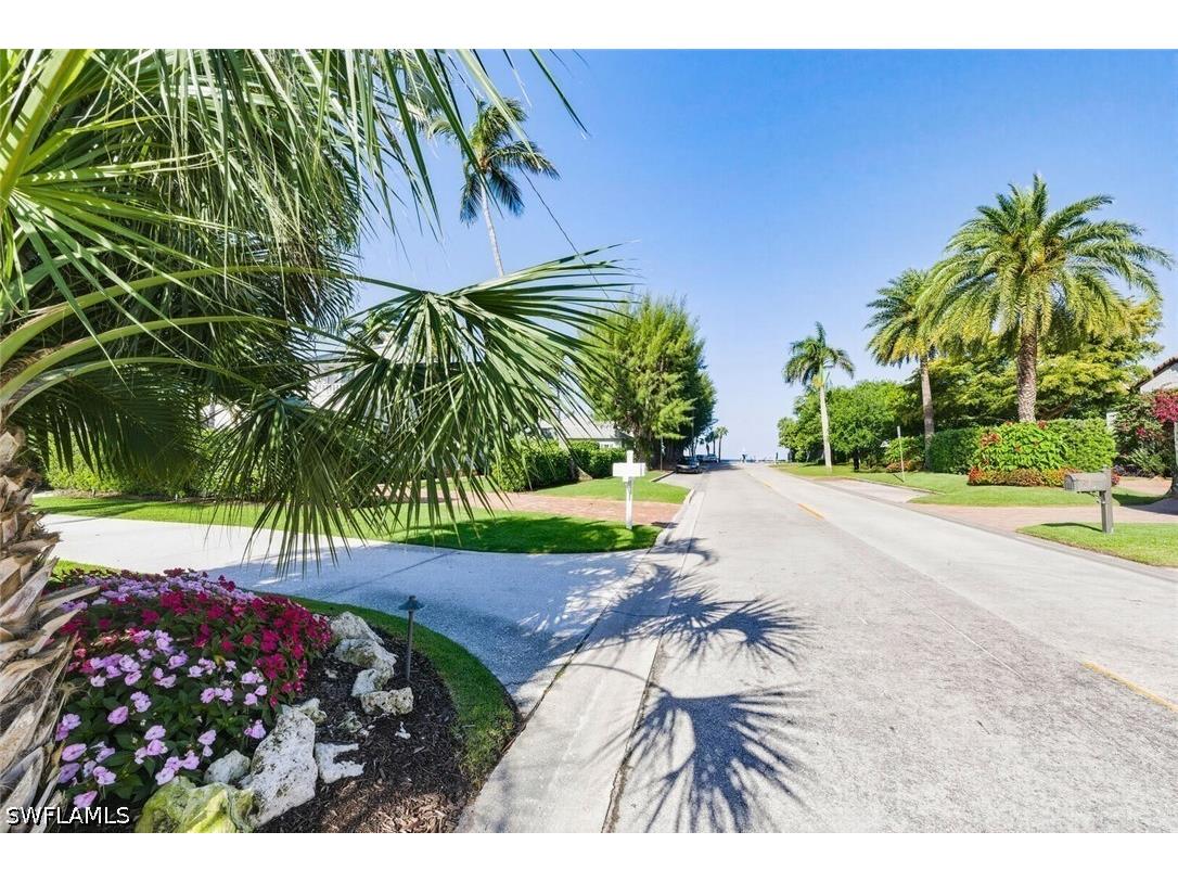 92 10th Avenue S Naples FL 34102 226009549 image41