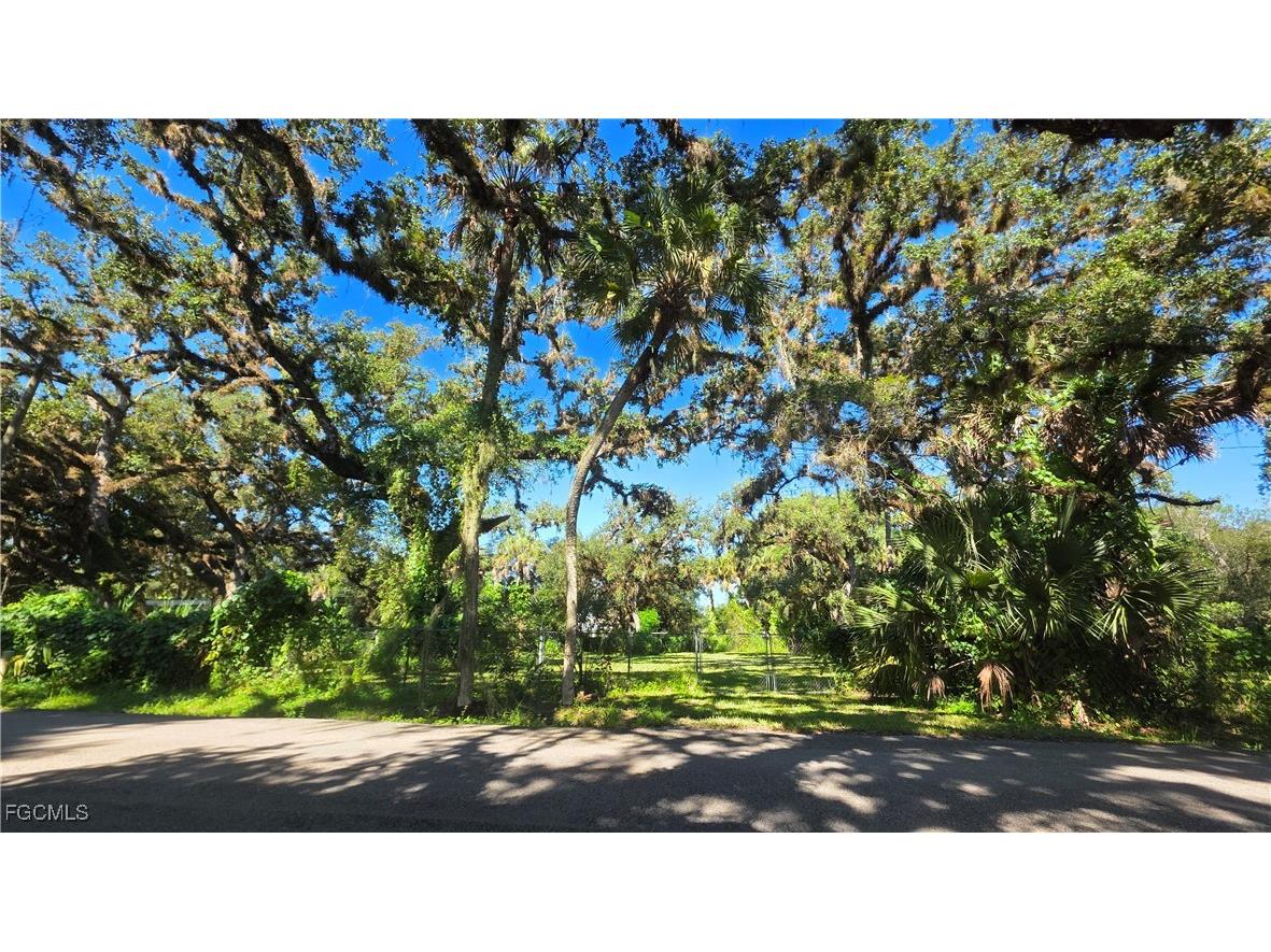 92 Clay Street Labelle FL 33935 2025006870 image1