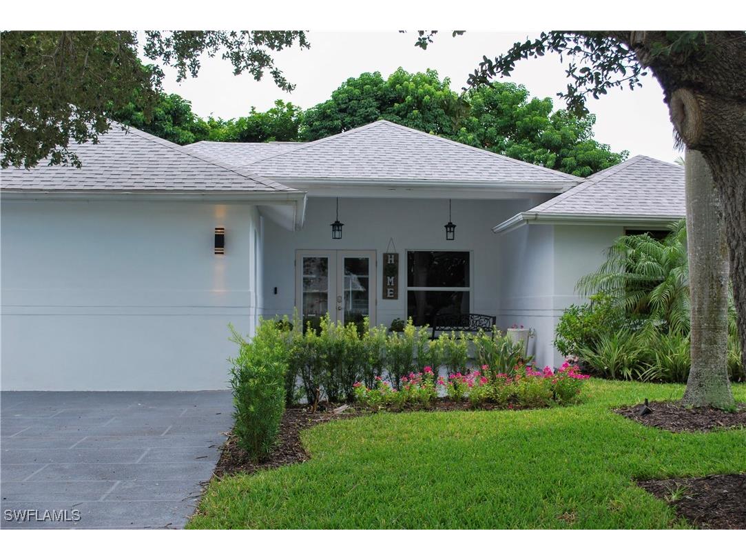 92 Madison Drive Naples FL 34110 224094806 image1