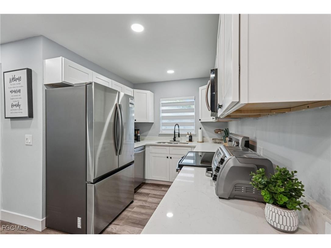 92 Oak Street North Fort Myers FL 33903 2025022208 image10