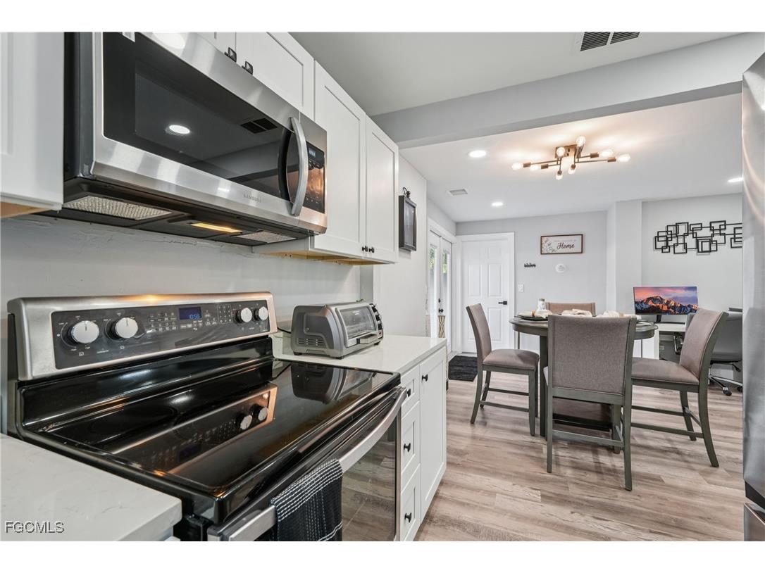 92 Oak Street North Fort Myers FL 33903 2025022208 image12