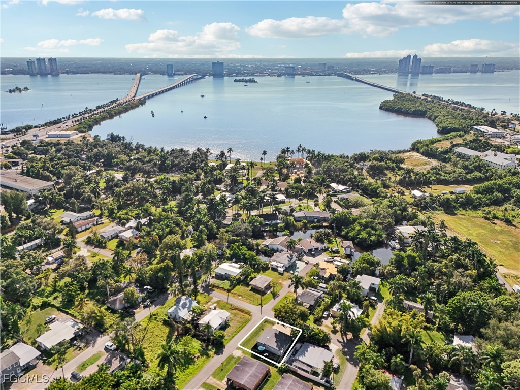 92 Oak Street North Fort Myers FL 33903 2025022208 image2