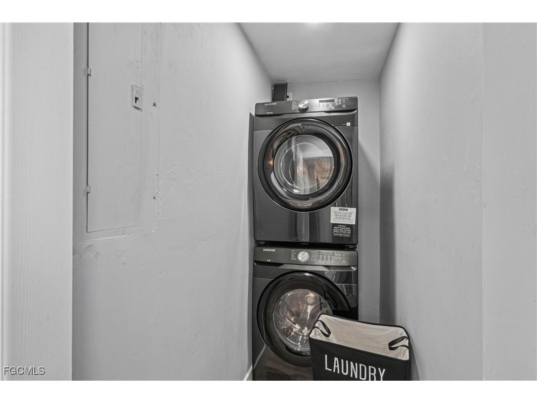 92 Oak Street North Fort Myers FL 33903 2025022208 image22