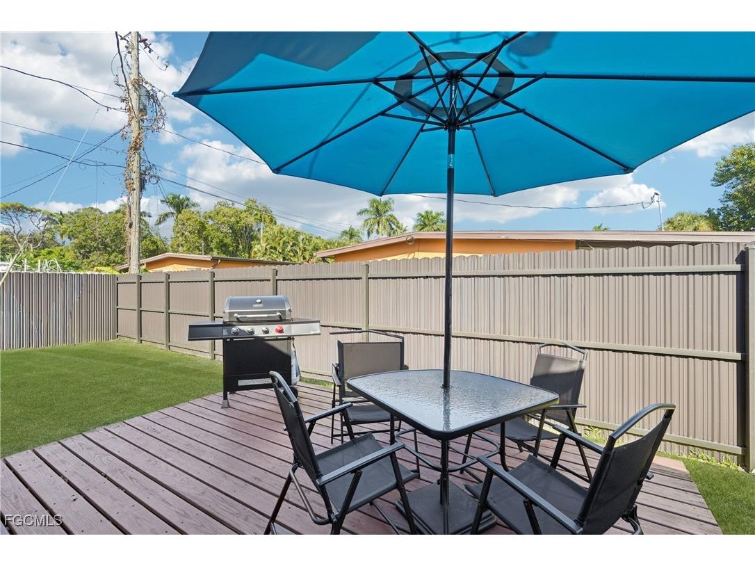 92 Oak Street North Fort Myers FL 33903 2025022208 image32