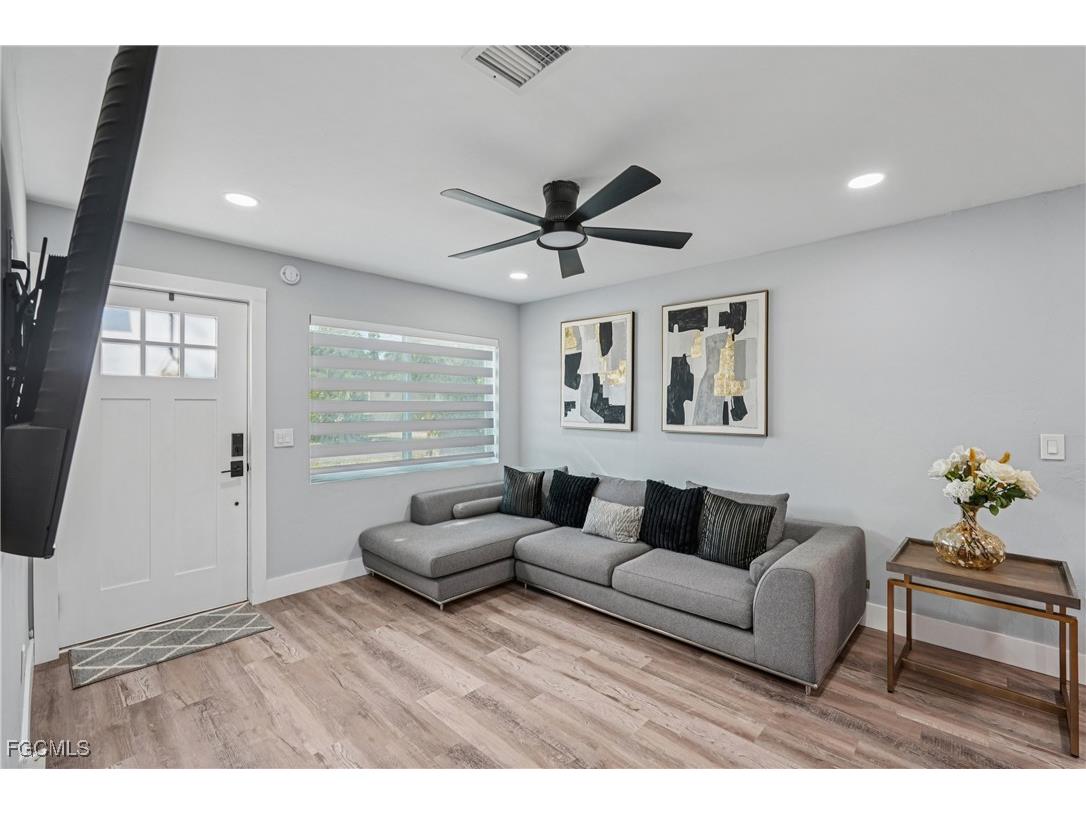 92 Oak Street North Fort Myers FL 33903 2025022208 image4