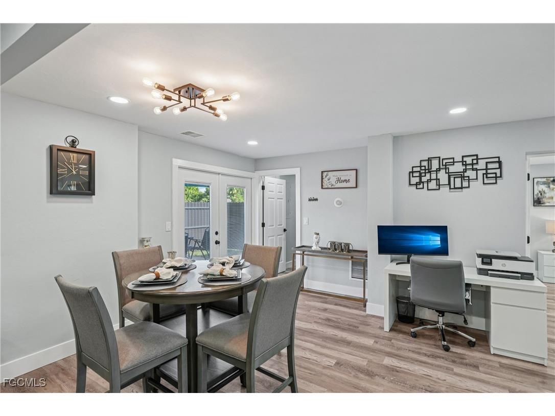 92 Oak Street North Fort Myers FL 33903 2025022208 image5