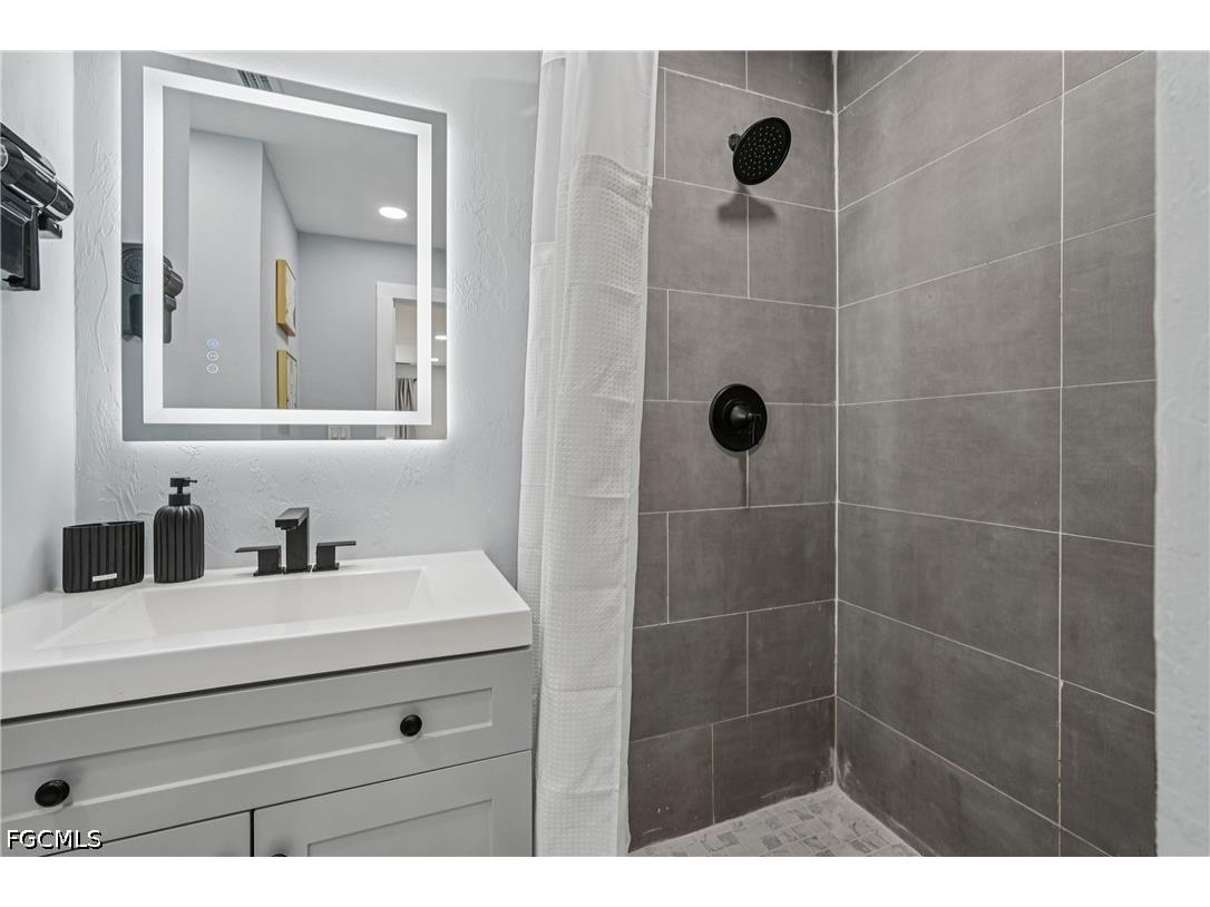 92 Oak Street North Fort Myers FL 33903 2026019096 image17