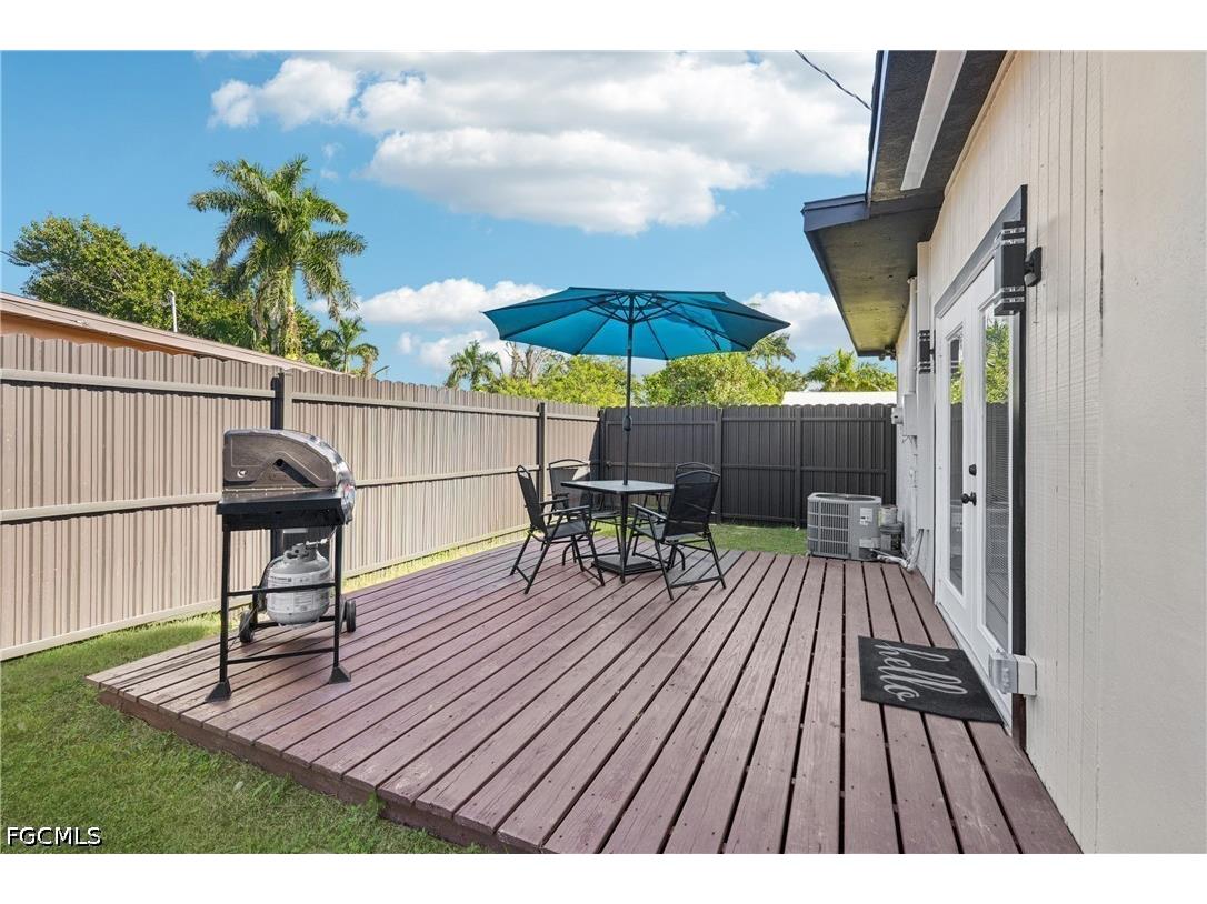 92 Oak Street North Fort Myers FL 33903 2026019096 image25