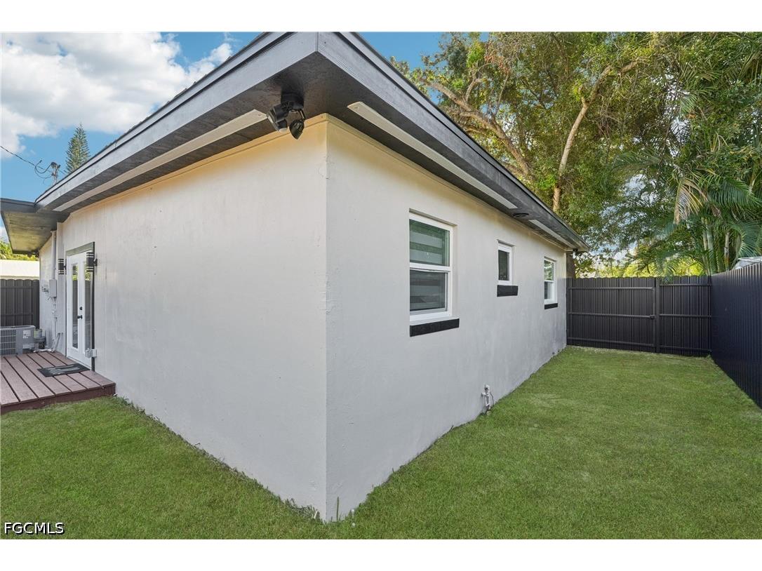 92 Oak Street North Fort Myers FL 33903 2026019096 image27