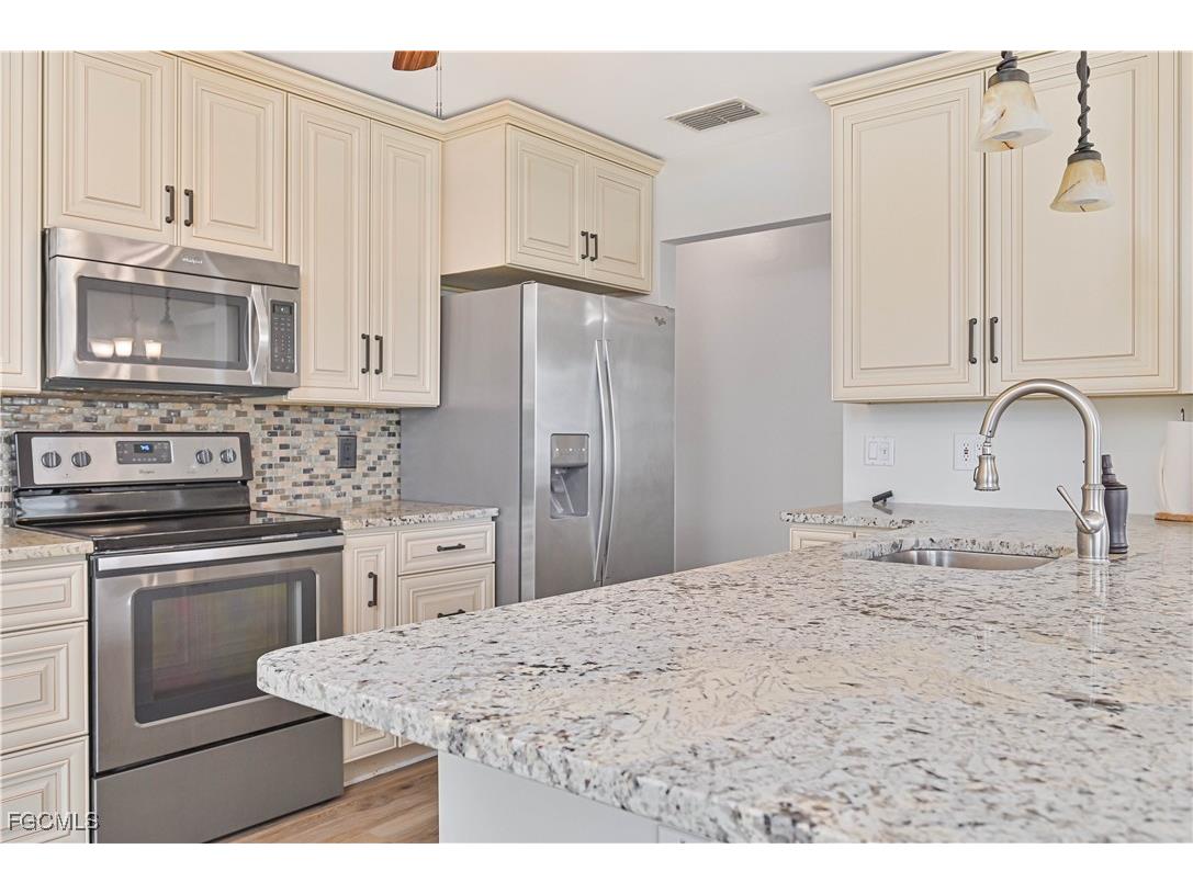 9201 Marigold Court Fort Myers FL 33919 2026005681 image10