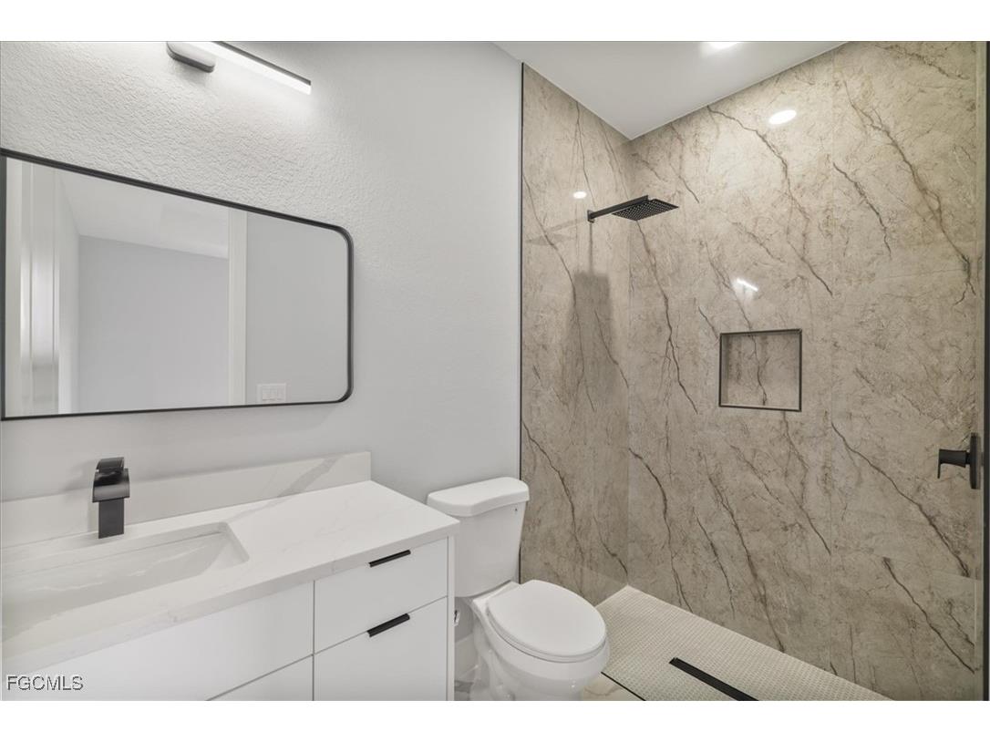 921/923 Andalusia Boulevard Cape Coral FL 33909 2025014849 image12