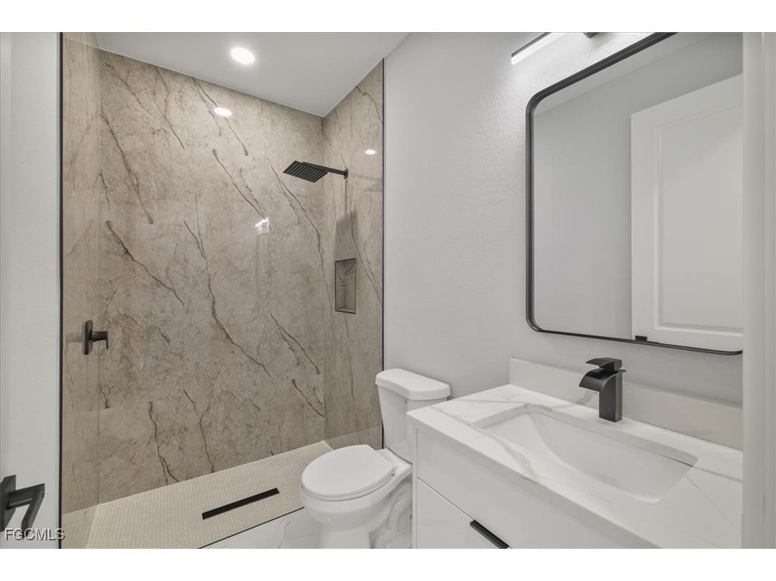 921/923 Andalusia Boulevard Cape Coral FL 33909 2025014849 image14