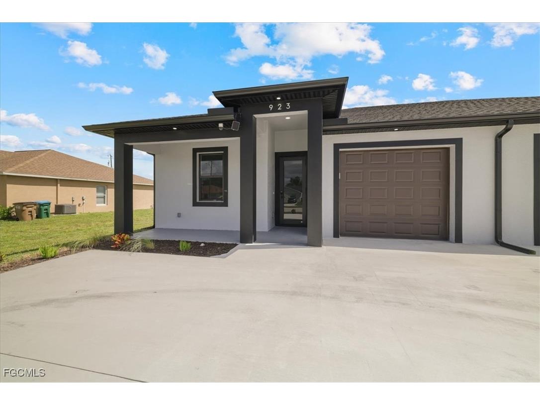 921/923 Andalusia Boulevard Cape Coral FL 33909 2025014849 image4