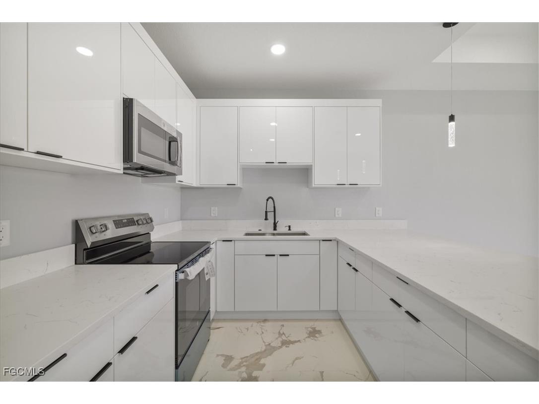 921/923 Andalusia Boulevard Cape Coral FL 33909 2025014849 image8