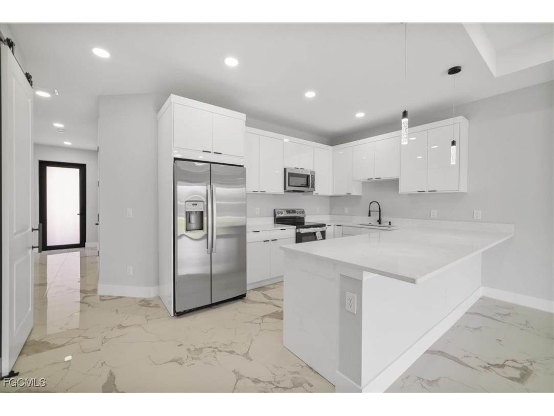 921/923 Andalusia Boulevard Cape Coral FL 33909 2025014849 image9