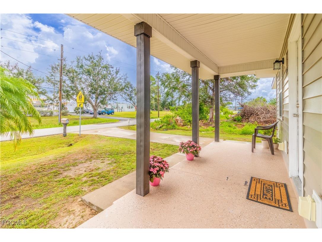 921 Henry Street Punta Gorda FL 33950 2025007078 image6