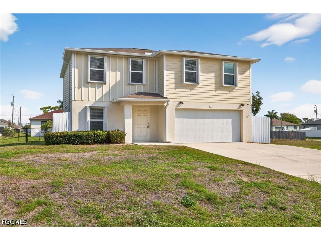 921 Jacaranda Parkway E Cape Coral FL 33909 2026015178 image1