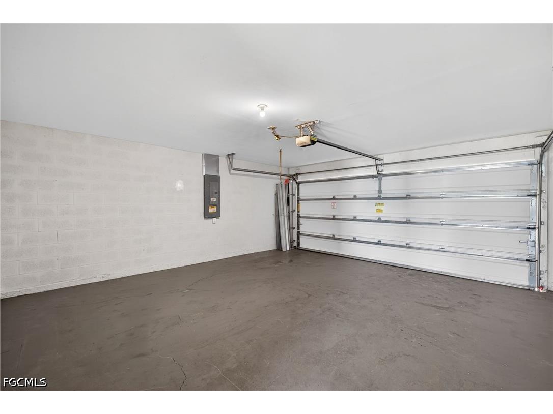 921 Jacaranda Parkway E Cape Coral FL 33909 2026015178 image21