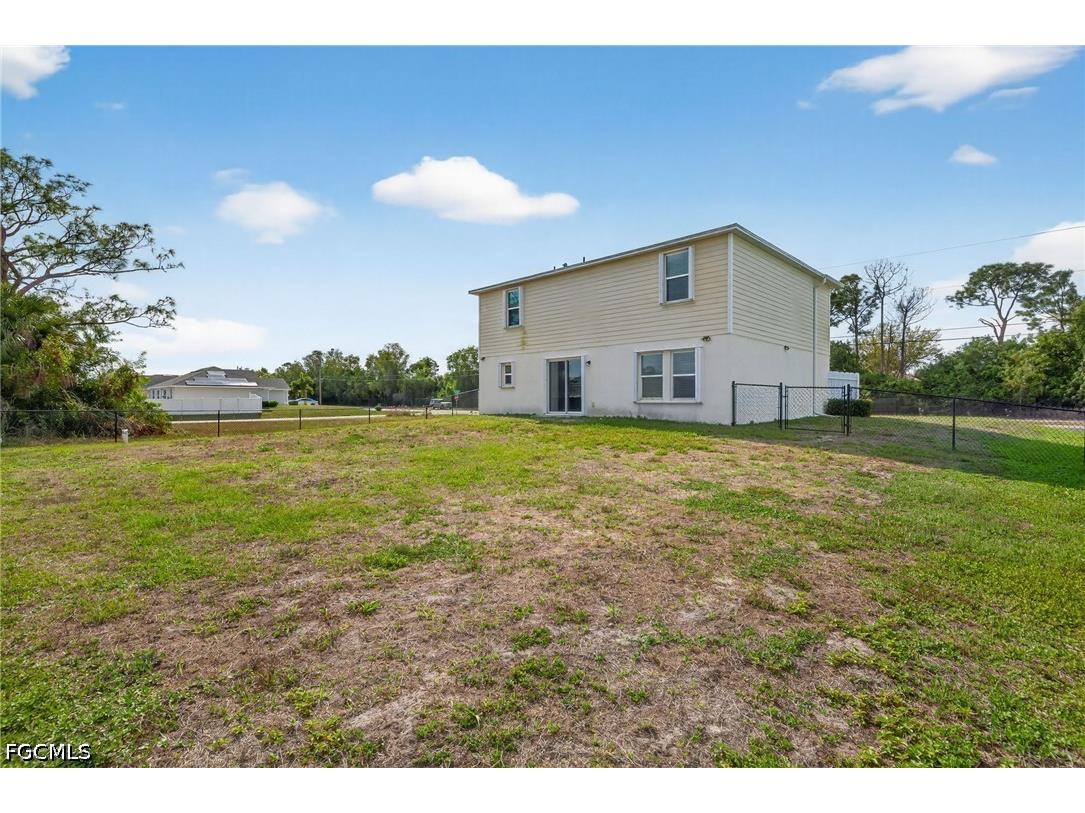 921 Jacaranda Parkway E Cape Coral FL 33909 2026015178 image23