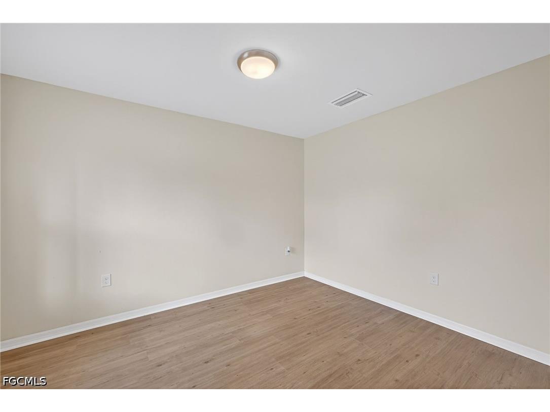 921 Jacaranda Parkway E Cape Coral FL 33909 2026015178 image3