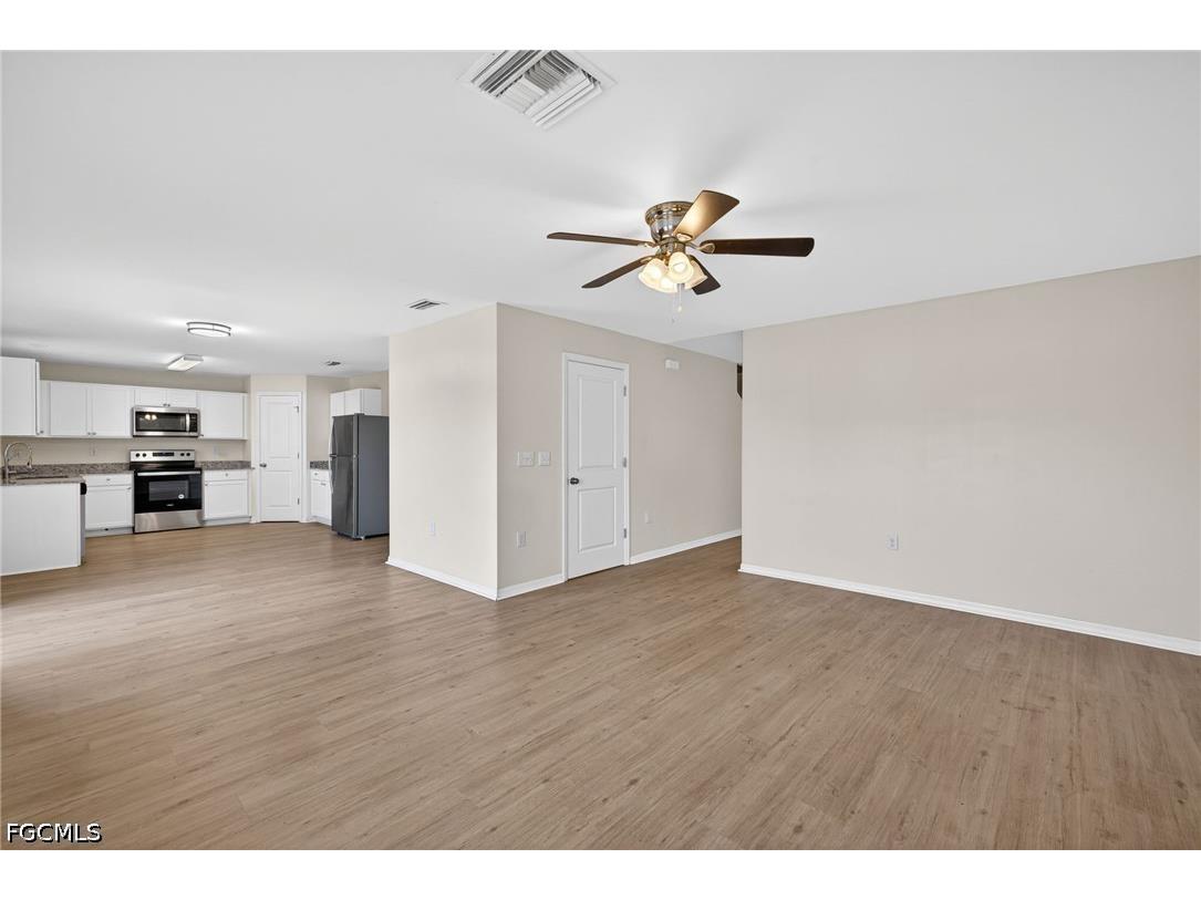 921 Jacaranda Parkway E Cape Coral FL 33909 2026015178 image4