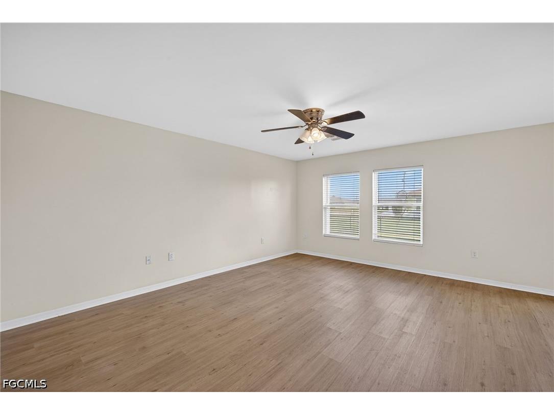 921 Jacaranda Parkway E Cape Coral FL 33909 2026015178 image5