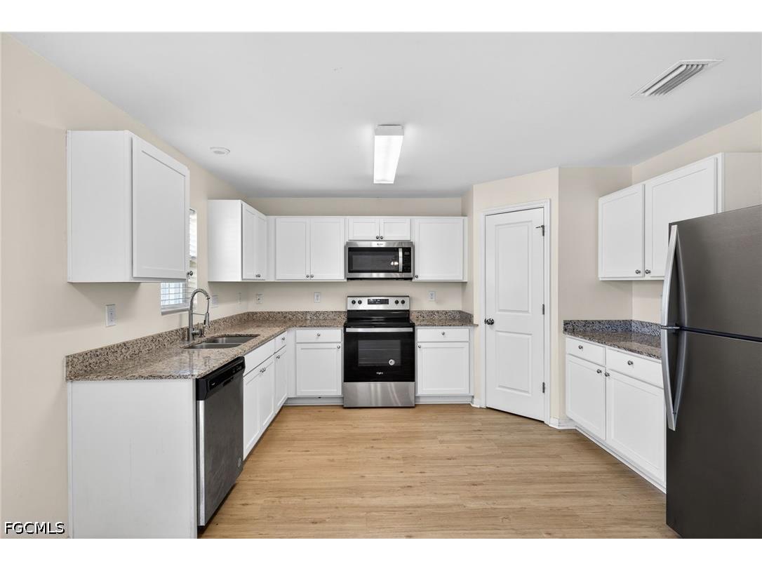 921 Jacaranda Parkway E Cape Coral FL 33909 2026015178 image6