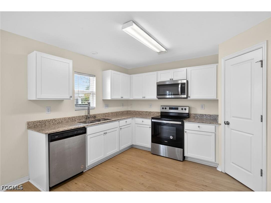 921 Jacaranda Parkway E Cape Coral FL 33909 2026015178 image7