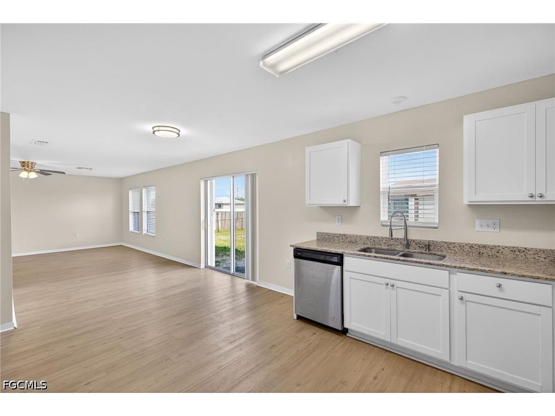 921 Jacaranda Parkway E Cape Coral FL 33909 2026015178 image8