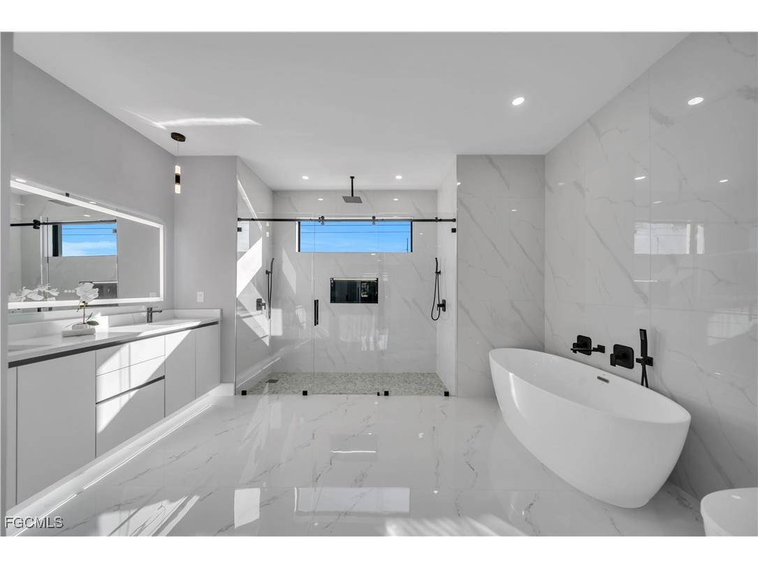 921 NW 8th Terrace Cape Coral FL 33993 2025023488 image33