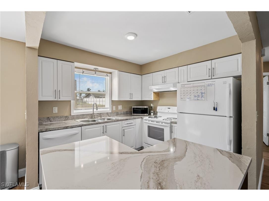 922 SE 27th Terrace Cape Coral FL 33904 226004952 image15