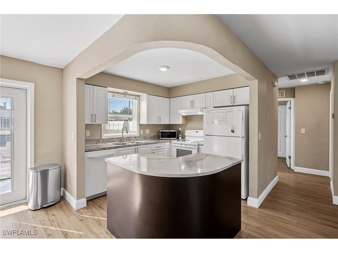 922 SE 27th Terrace Cape Coral FL 33904 226004952 image17