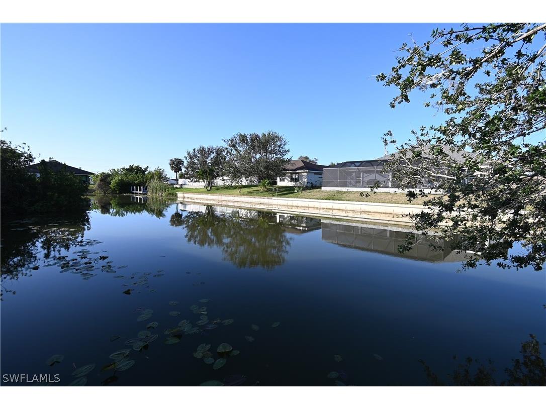 922 SW 8th Place Cape Coral FL 33991 223010613 image1