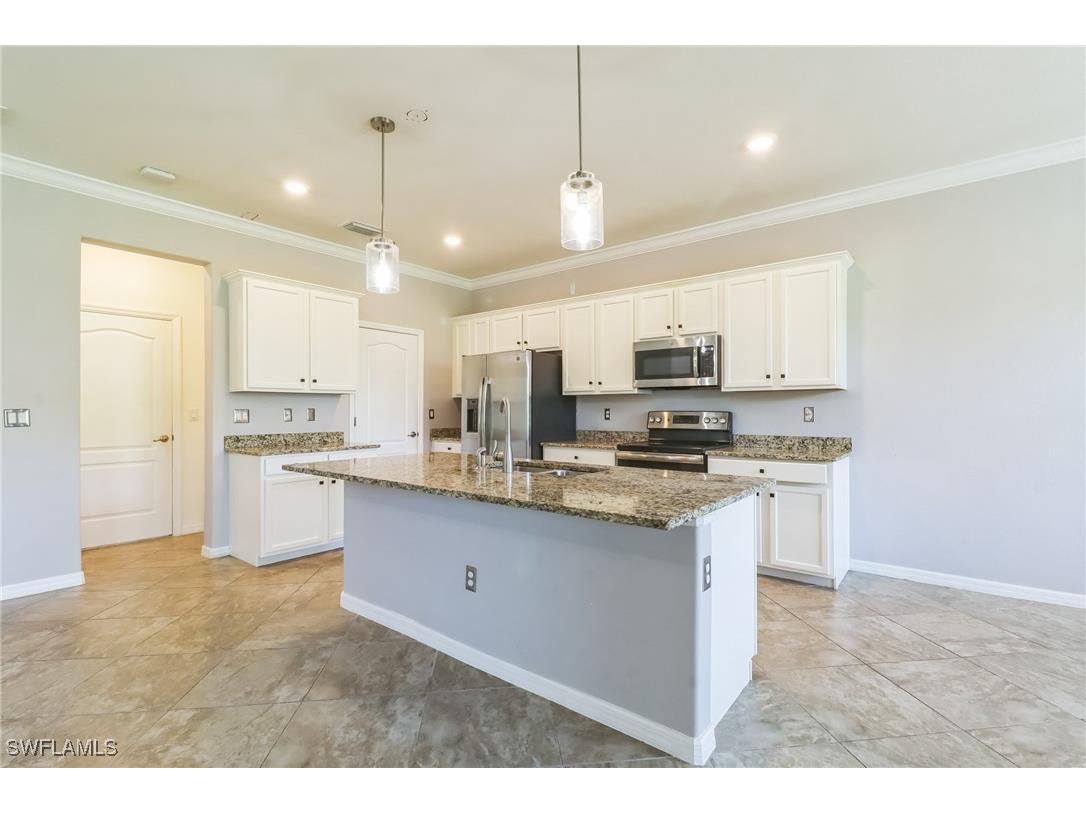 9227 Shadow Oak Lane Naples FL 34120 225066847 image7